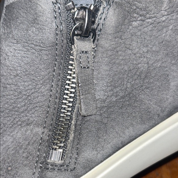 ECCO Women’s LEATHER Gray Soft 7 Nubuck Booties with Side Zippers Size US8/EU39 - Picture 3 of 12